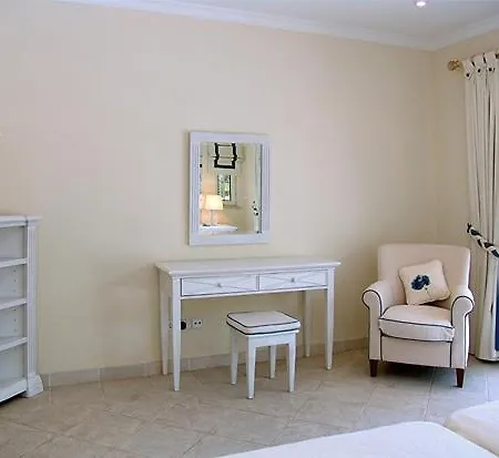 Apartment Sleeps 4 Pool Air Con T480235 Vale do Lobo