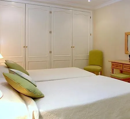 Apartman Sleeps 4 Pool Air Con T480235