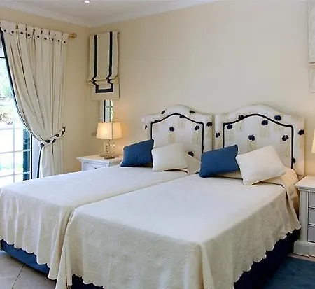 Apartman Sleeps 4 Pool Air Con T480235 *